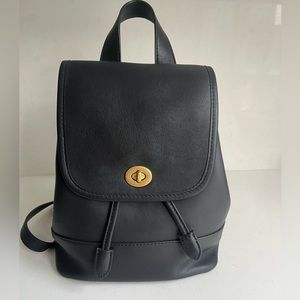 Authentic Coach Backpack.Glovetanned leather. Excellent condition.Bonus keychain